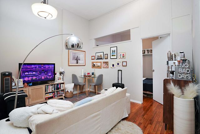 464 W  23rd St #4F, New York, NY 10011
