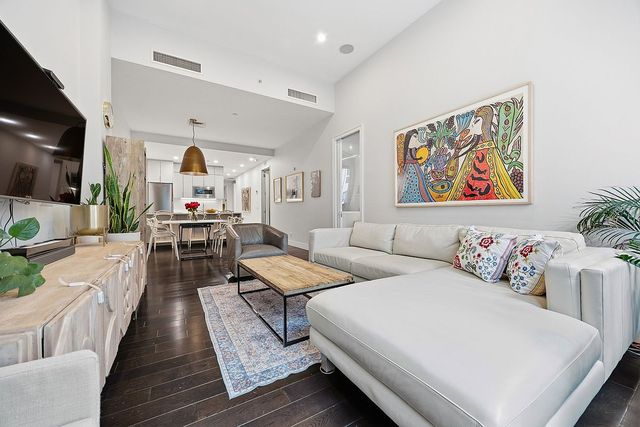 111 Fulton St #824, New York, NY 10038