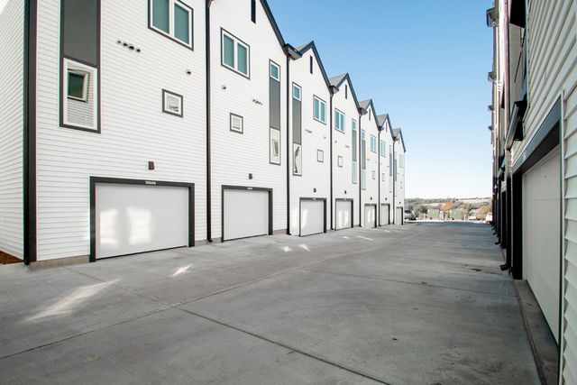 12070 Kimball Plz #9-F, Omaha, NE 68142