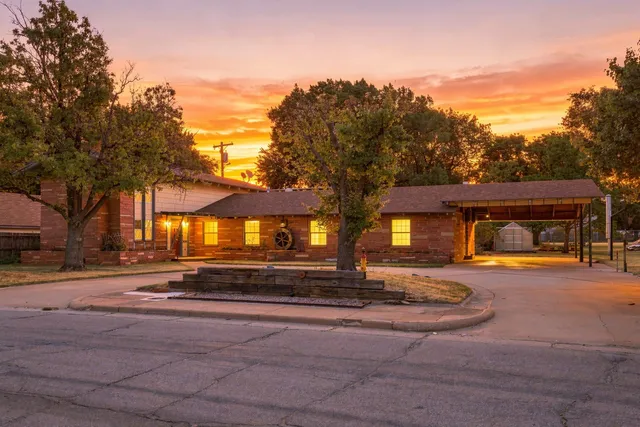 616 4th St, Alva, OK 73717