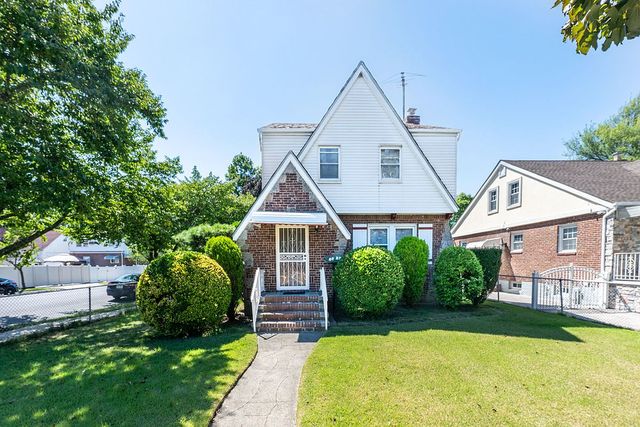 84-68 251st St, Jamaica, NY 11426