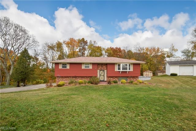 47700 Summerset Dr, East Liverpool, OH 43920