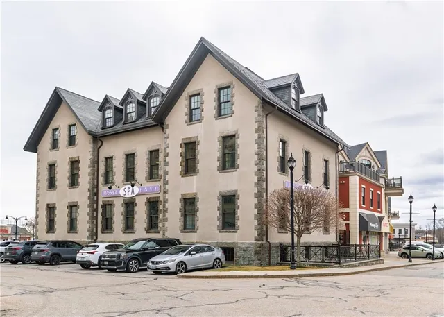 1000 Chapel View Blvd #312, Cranston, RI 02920