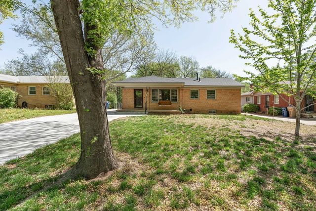 348 S  Lakeview Dr, Derby, KS 67037