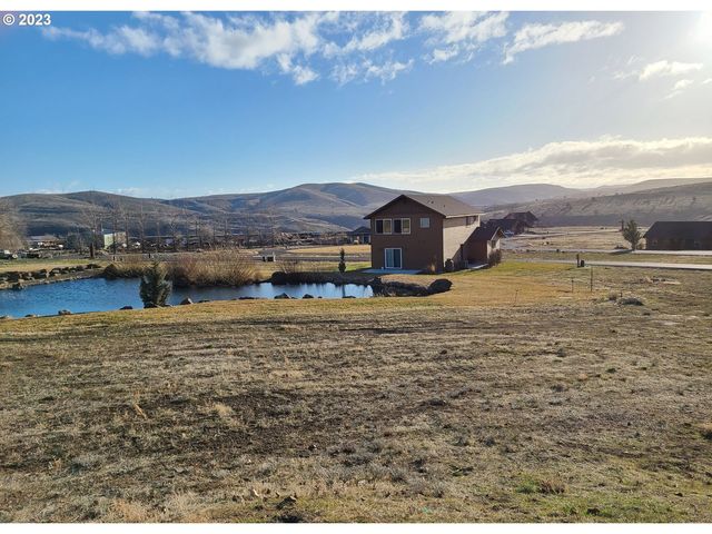 413 Little Lake Rd, Maupin, OR 97037