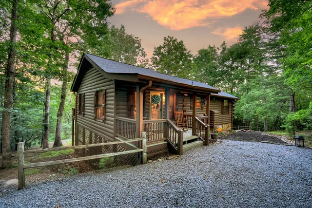 97 Doyle Carder Pkwy, Blue Ridge, GA 30513