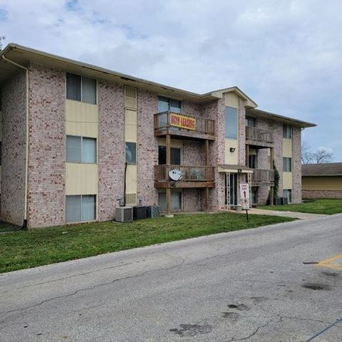 306 S  J St   #8, Indianola, IA 50125