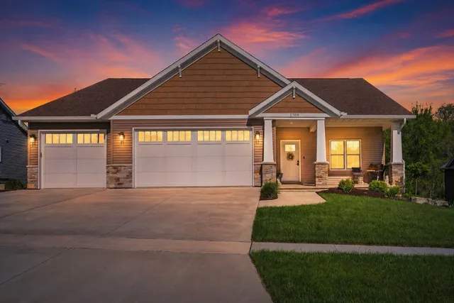 1709 E  6th St #A, Coal Valley, IL 61240