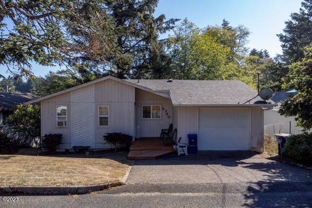 2760 NE Reef Ave, Lincoln City, OR 97367