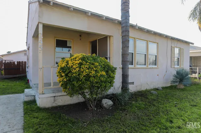 245 Atlantic Ave, Shafter, CA 93263