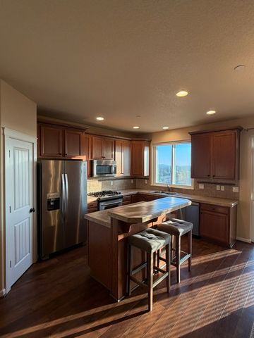 9939 SE Old Town Ct, Happy Valley, OR 97086
