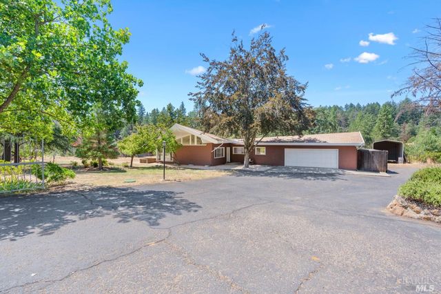 845 White Cottage Rd N, Angwin, CA 94508