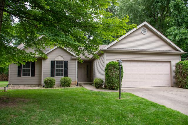 13771 Woods Trl, Granger, IN 46530