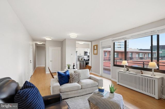 1121 Arlington Blvd #1004, Arlington, VA 22209