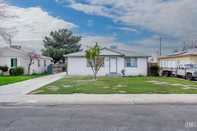 109 Griffiths St, Bakersfield, CA 93309