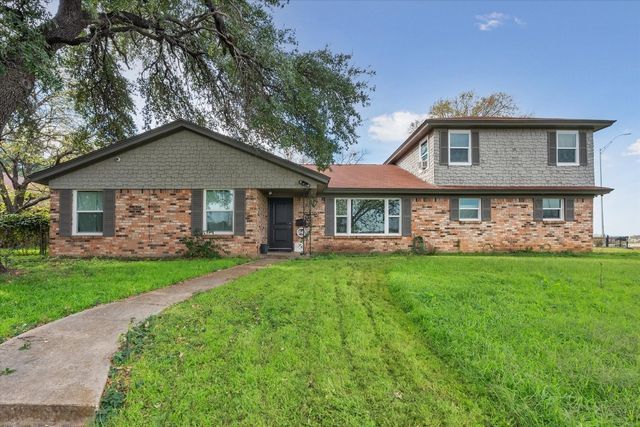 1300 Cloverdale Dr, Fort Worth, TX 76134