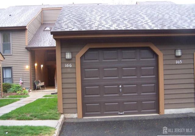 166 Hidden Hollow Ct, Edison, NJ 08820