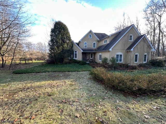 15 Cliffwood Rd, Chester, NJ 07930