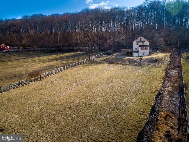 1475 Hollow Rd, Chester Springs, PA 19425
