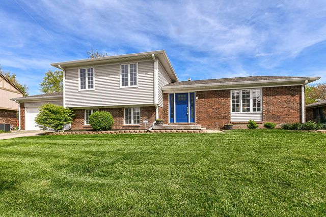 50 Irongate Dr, Zionsville, IN 46077