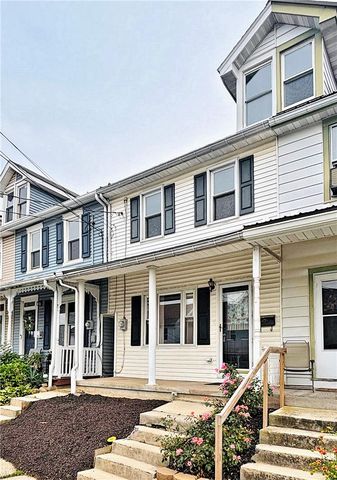 28 E  Smith St, Topton, PA 19562