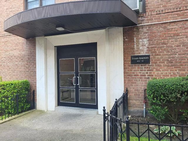 102-12 65th Ave #D36, Forest Hills, NY 11375