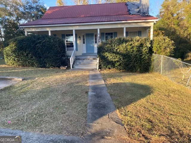 562 Maurice Dr, Swainsboro, GA 30401