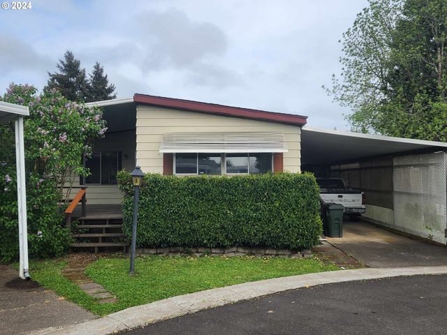 1225 W  10th Ave #5, Junction City, OR 97448