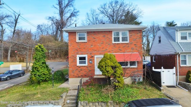 183 Old Town Rd, Staten Island, NY 10305