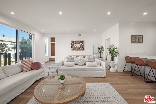 13694 Erwin St, Van Nuys, CA 91401