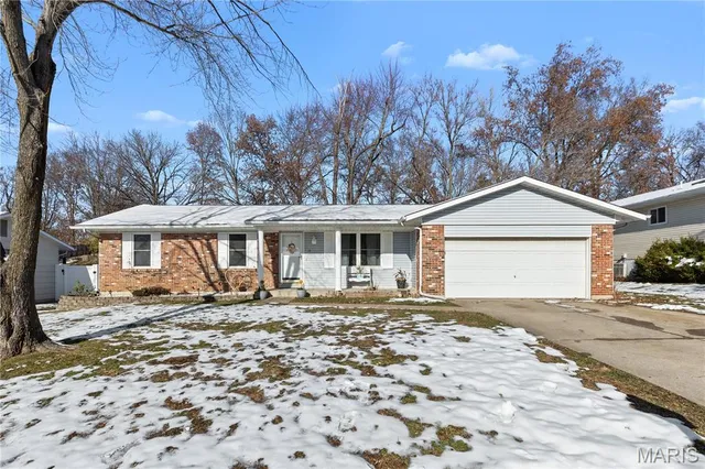 18 Kenworth Dr, Saint Peters, MO 63376