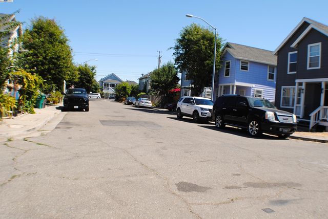 10468 Court, Oakland, CA 94603