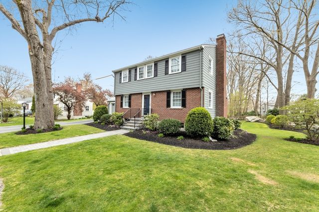 140 Colwell Dr, Dedham, MA 02026