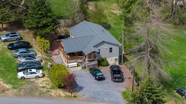 218 Senseney Ln, Lexington, VA 24450