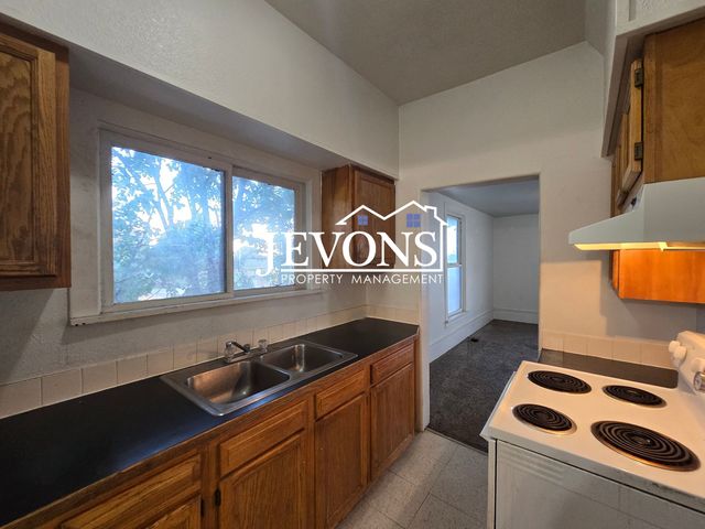 215 N  Chestnut St #3, Toppenish, WA 98948