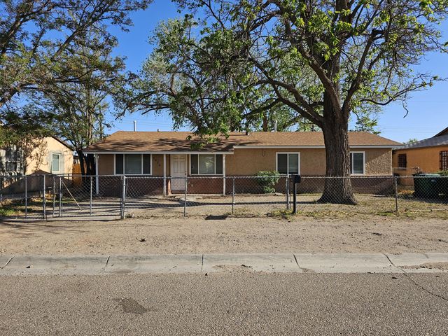 1620 McEwen Ct SW, Albuquerque, NM 87105