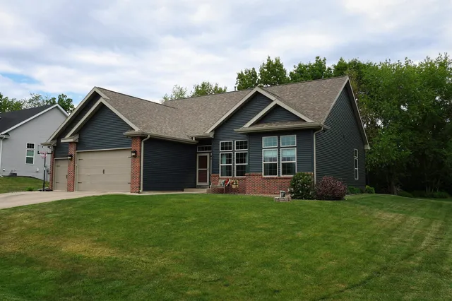 1013 E  Superior Dr, Edgerton, WI 53534
