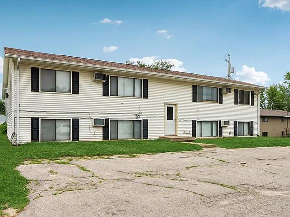 755 Brandon Ave #2, Hiawatha, IA 52233