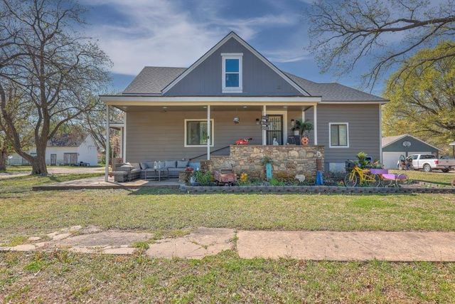 721 E  17th Ave, Winfield, KS 67156