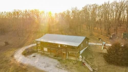 23576 E  500th Rd, Humansville, MO 65674