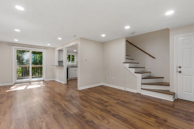 650 Robbins Ave #42, Dracut, MA 01826