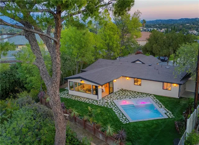 20553 Califa St, Woodland Hills, CA 91367