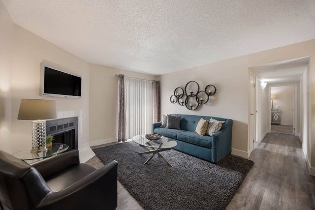 2880 Woodland Hills Dr, Colorado Springs, CO 80918