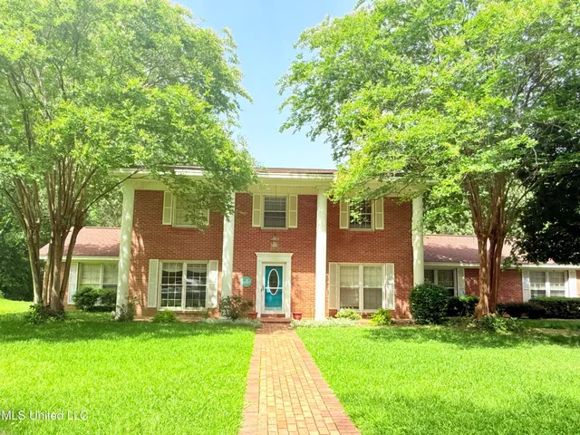 588 Robin Rd, Grenada, MS 38901