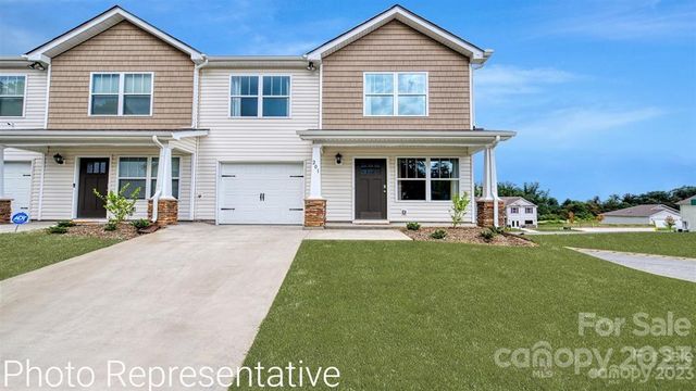 6 Virginia Commons Dr, Arden, NC 28704
