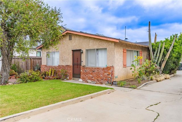 218 E  16th St, Costa Mesa, CA 92627