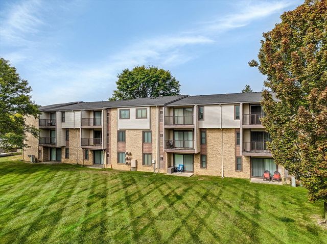 22540 Fairmont Dr #25105, Farmington, MI 48335