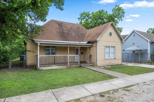 909 W  3rd St, Taylor, TX 76574