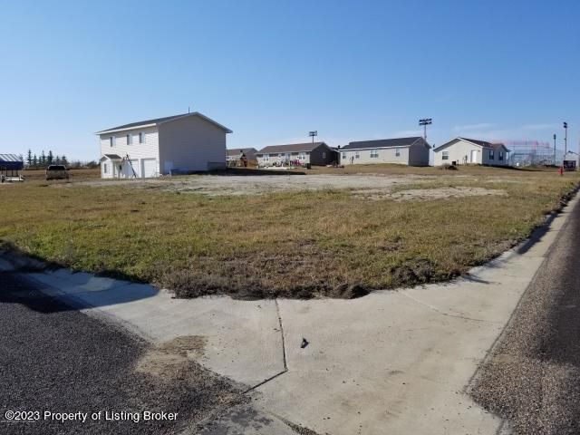 6 Street NW, Belfield, ND 58622