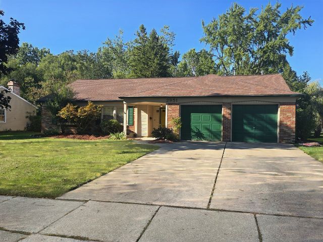 2951 Hill Dr, Troy, MI 48085